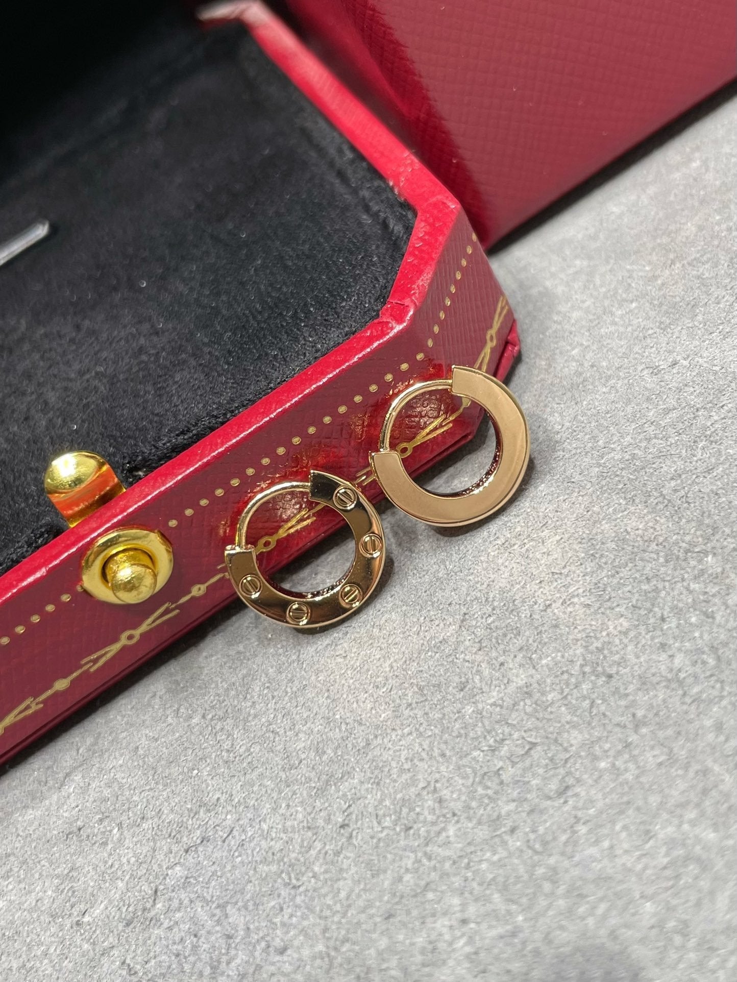Mysitc LOVE MINI EARRINGS