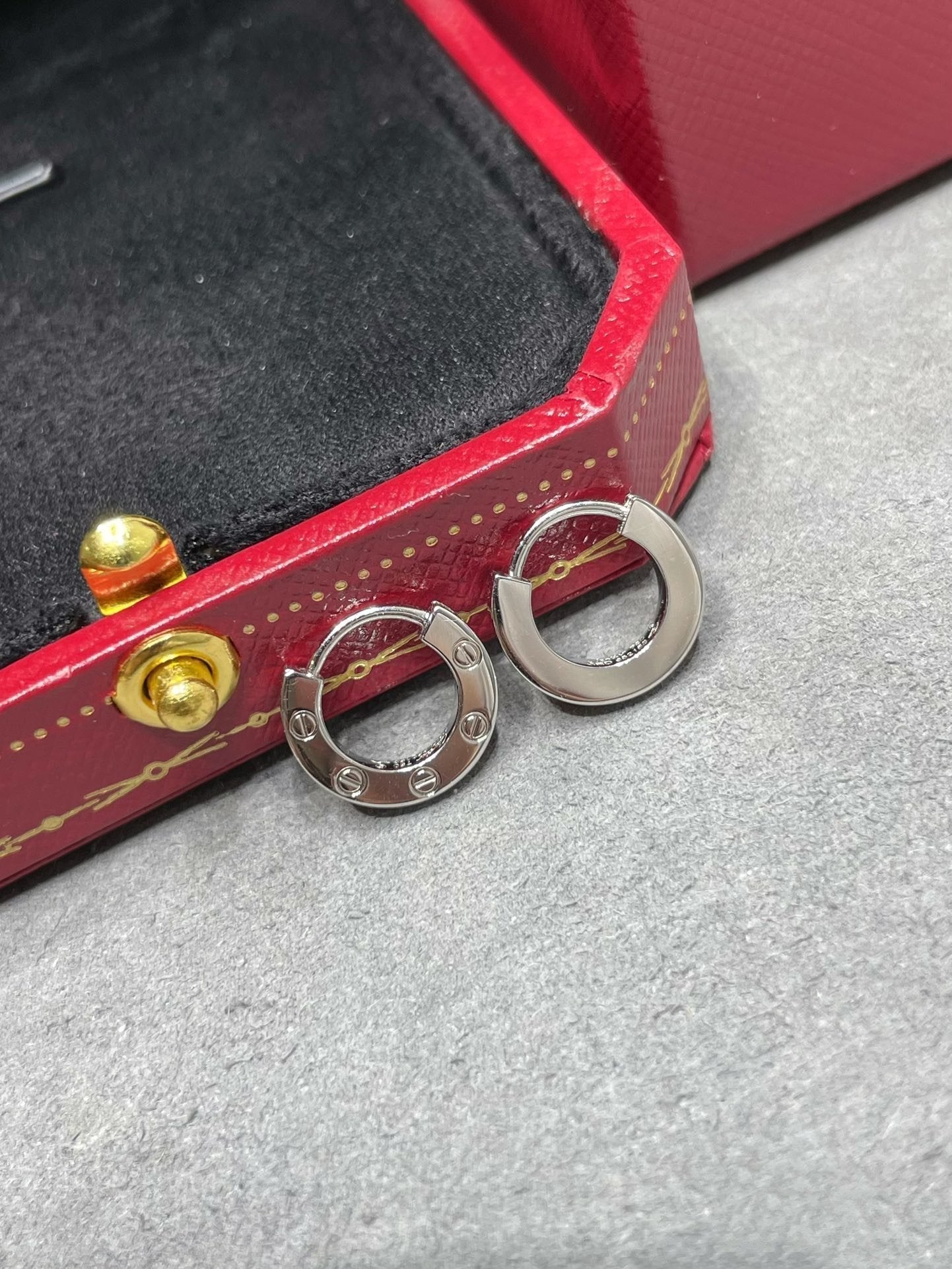 Mysitc LOVE MINI EARRINGS