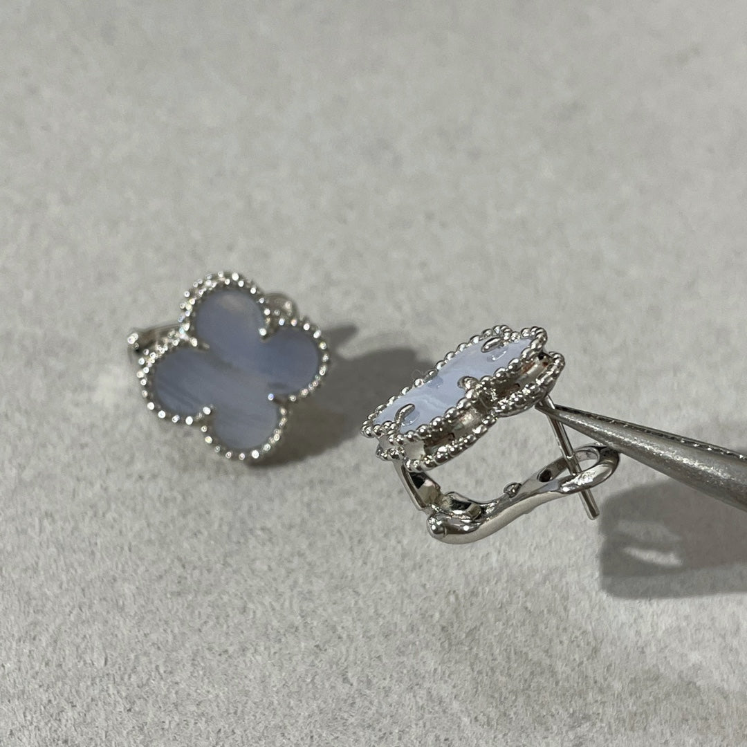 Mysitc CLOVER CHALCEDONY SILVER STUD EARRINGS