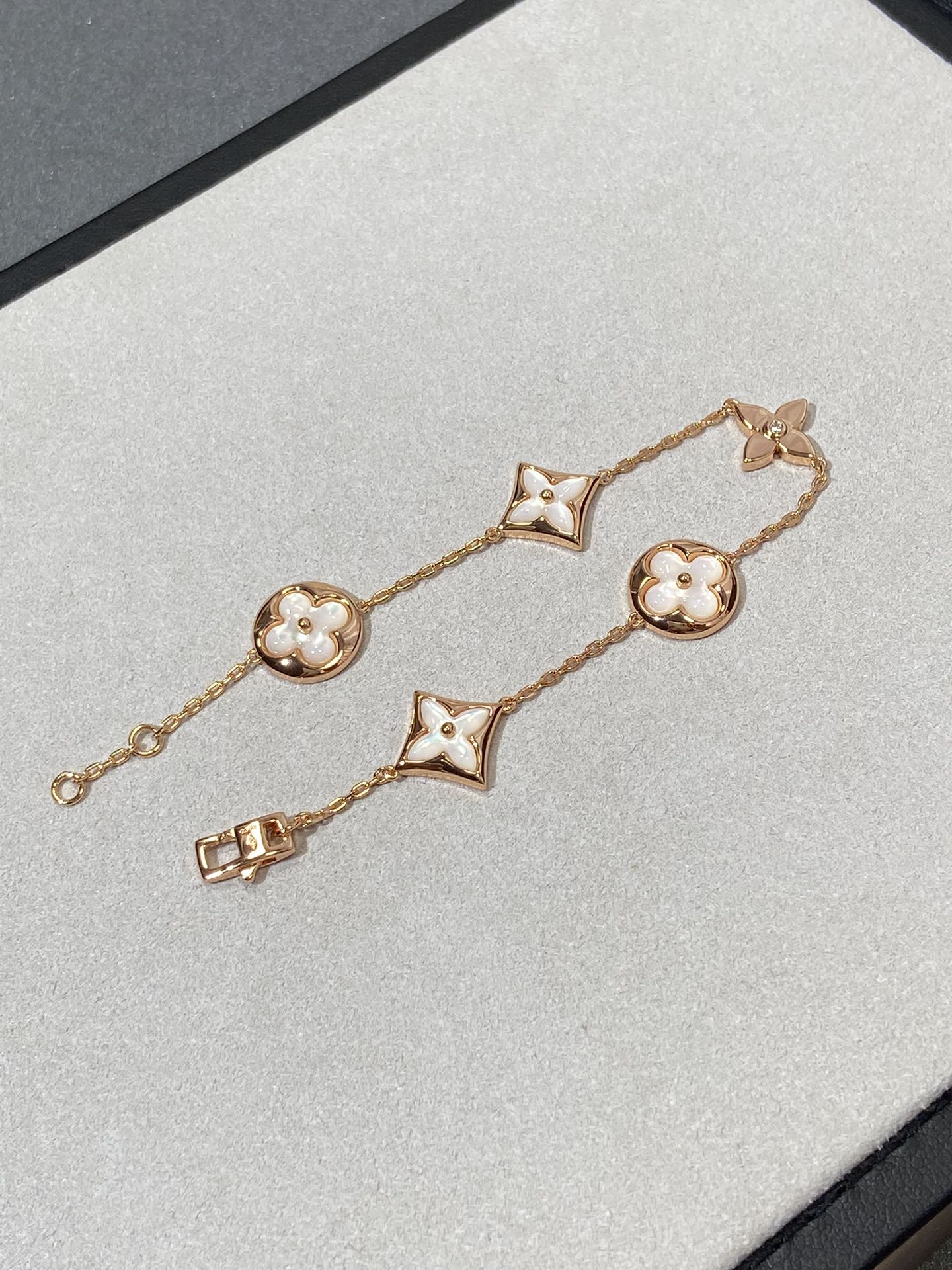 Mysitc STAR AND SUN 5 MOTIF MOP PINK GOLD BRACELET