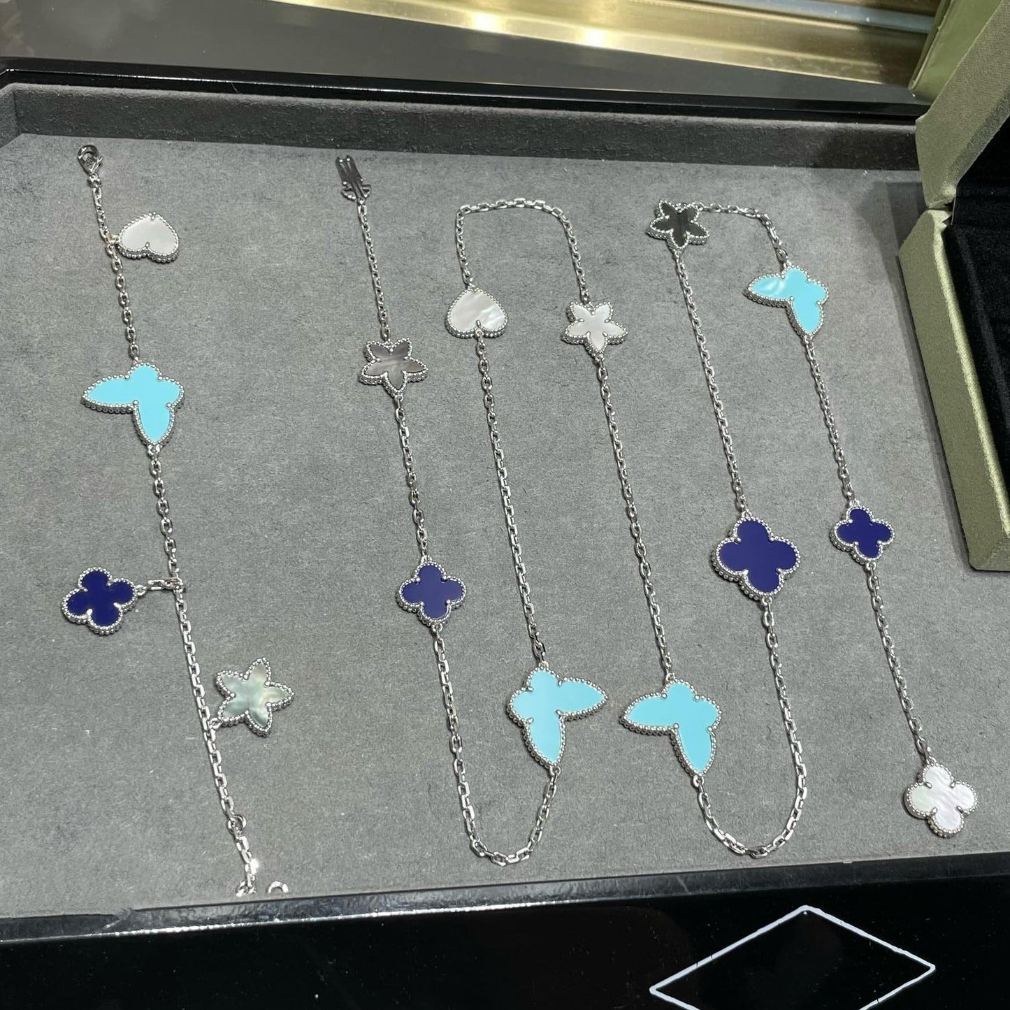 Mysitc LUCKY CLOVER SILVER 11 MOTIF NECKLACE