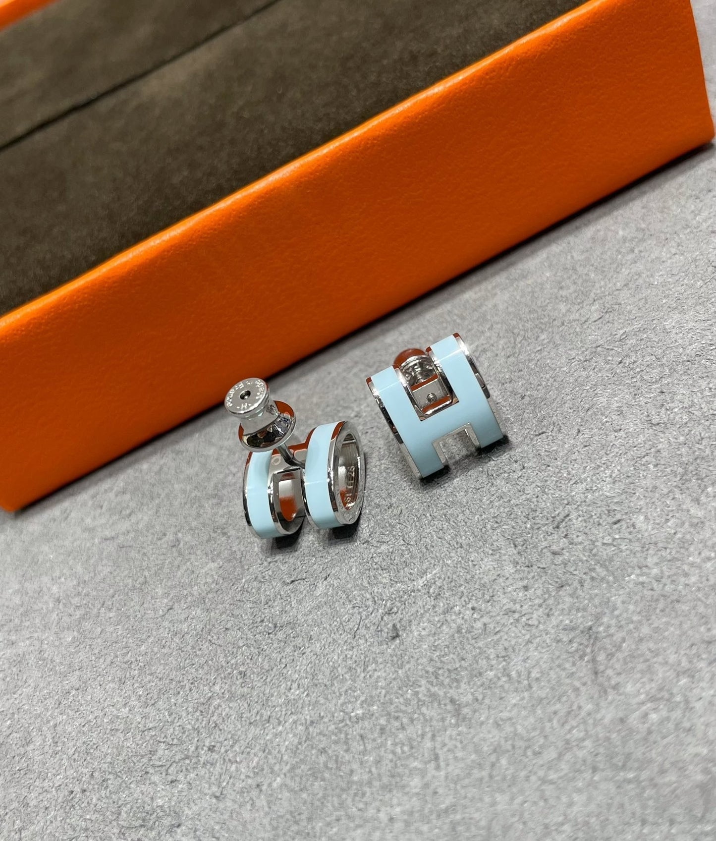 Mysitc POP H SKY BLUE STUD EARRINGS