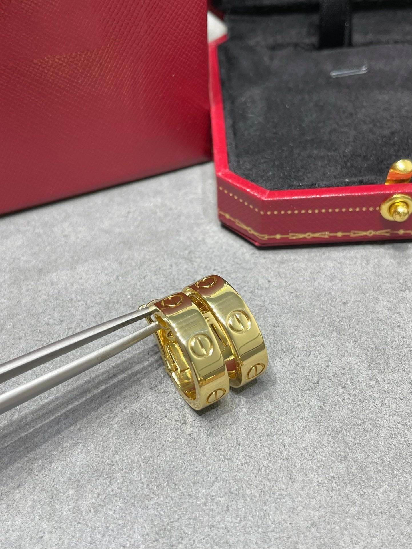 Mysitc LOVE 5.5MM EARRINGS