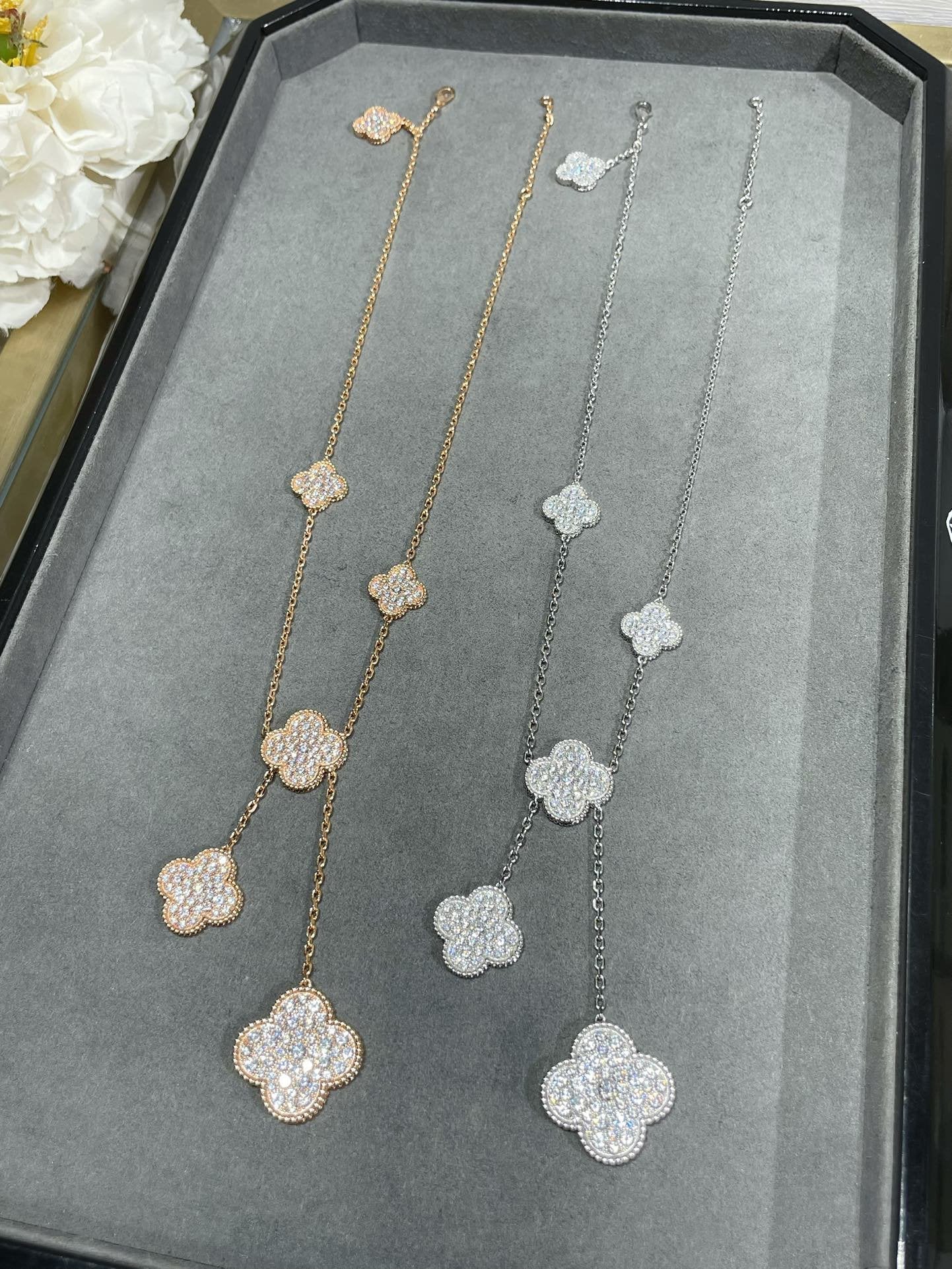 Mysitc CLOVER 6 MOTIF DIAMOND PAVED NECKLACE