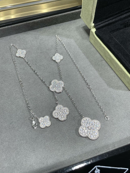 Mysitc CLOVER 6 MOTIF DIAMOND PAVED NECKLACE