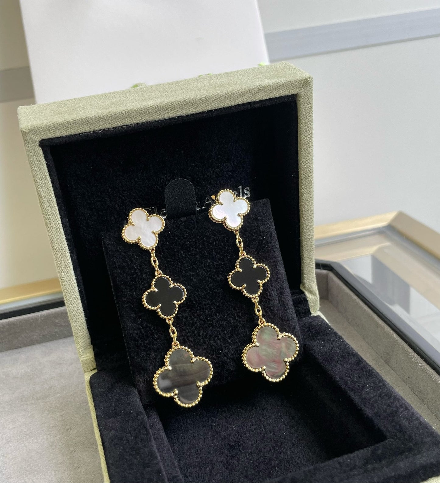 Mysitc CLOVER 3 MOTIF MOP ONYX DARK MOP PINK GOLD EARRINGS