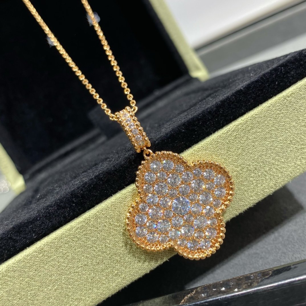 Mysitc CLOVER 25MM LARGE PEDANT DIAMOND PAVED LONG NECKLACE