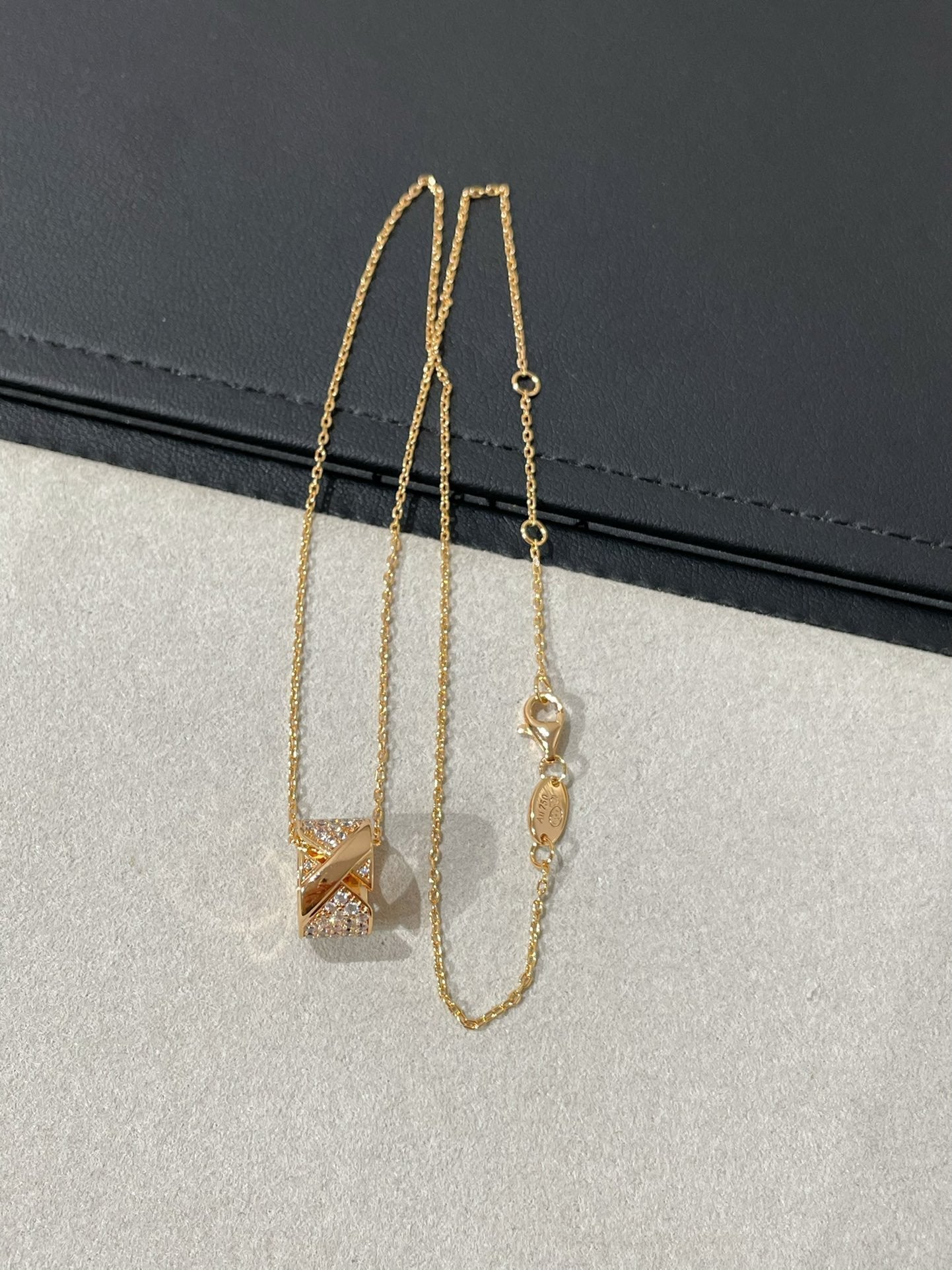 Mysitc LIENS EVIDENCE DIAMOND PAVED NECKLACE