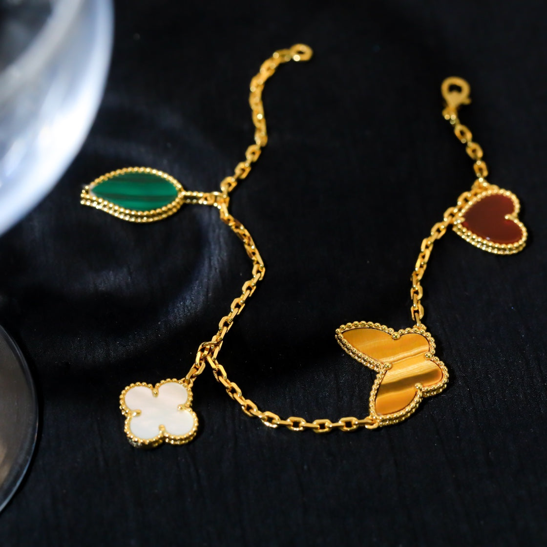 Mysitc LUCKY SPRING 5 MOTIF GOLD BRACELET