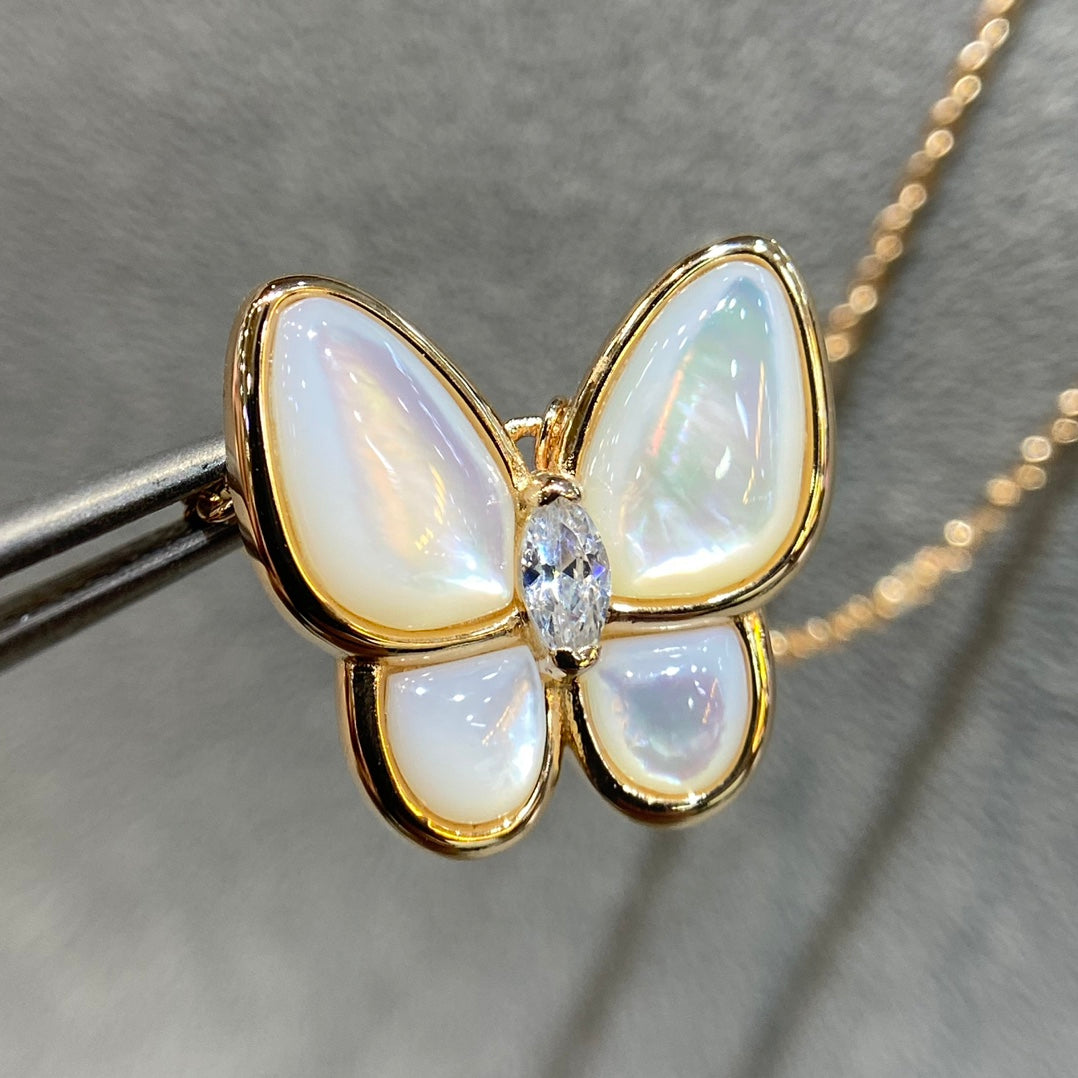 Mysitc BUTTERFLY MOP DIAMOND NECKLACE