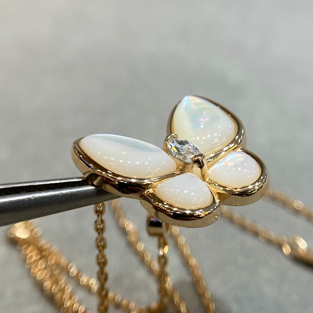 Mysitc BUTTERFLY MOP DIAMOND NECKLACE