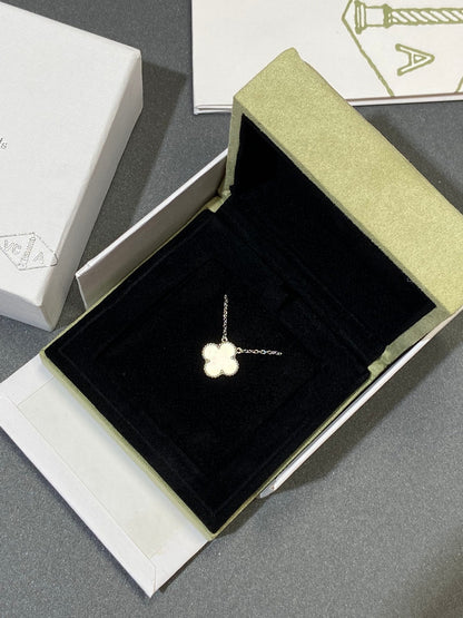 Mysitc CLOVER MEDIUM SILVER WHITE MOP NECKLACE