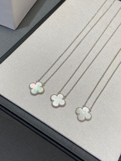 Mysitc CLOVER MEDIUM SILVER WHITE MOP NECKLACE