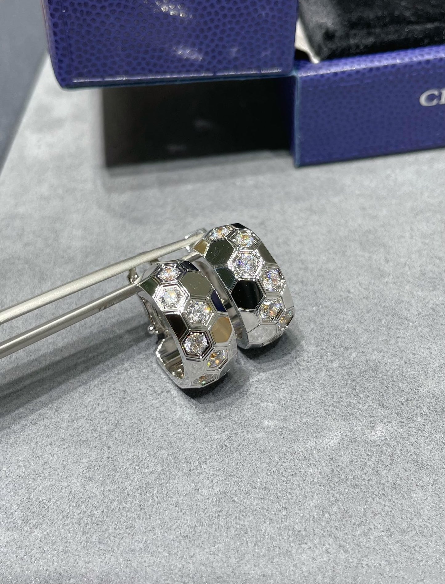 Mysitc BEE LOVE DIAMOND HOOP EARRINGS