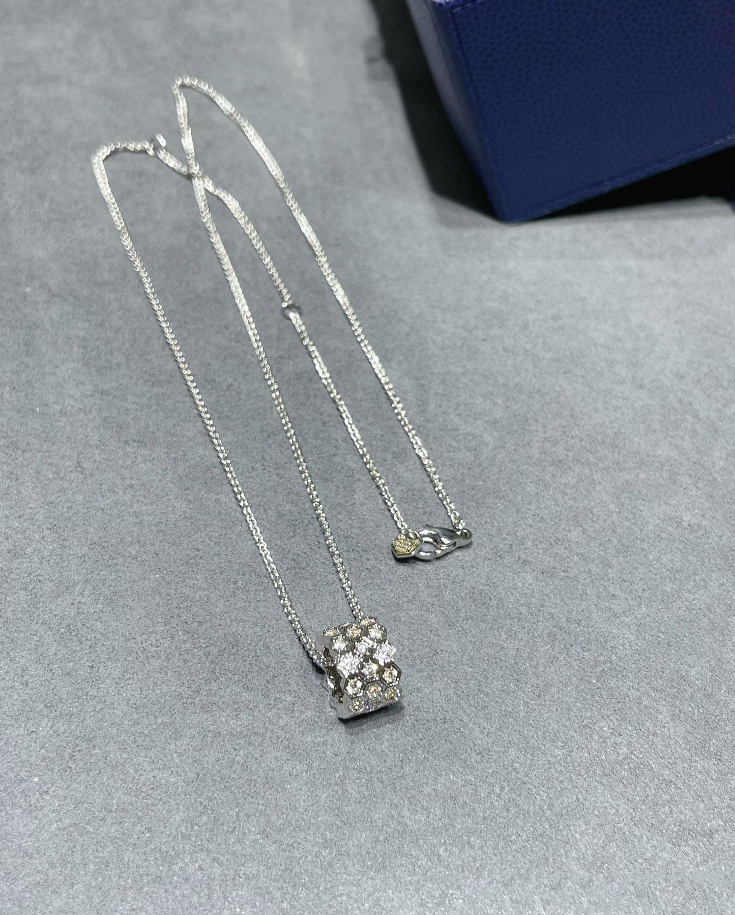 Mysitc BEE LOVE DIAMOND PAVED 3 ROW NECKLACE