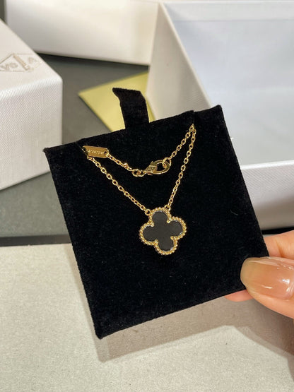 Mysitc CLOVER ROCK CRYSTAL ROSE GOLD NECKLACE