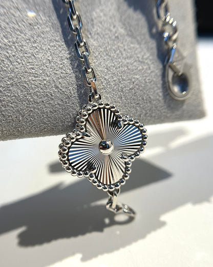 [Mysitc ]New  CLOVER 5 MOTIF LASER BRACELET COLLECTION