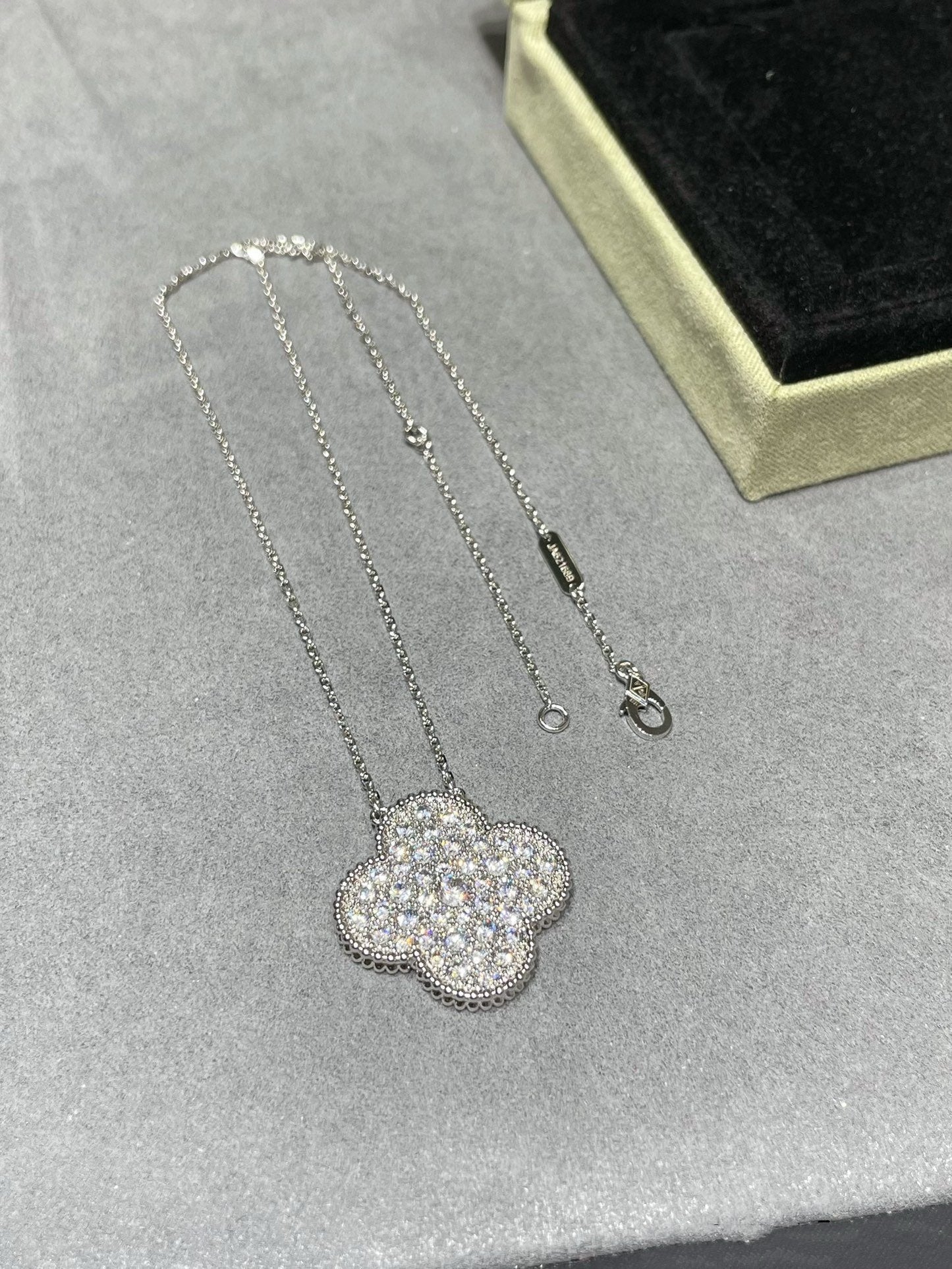 Mysitc CLOVER 25MM LARGE PENDANT DIAMOND PAVED SILVER NECKLACE