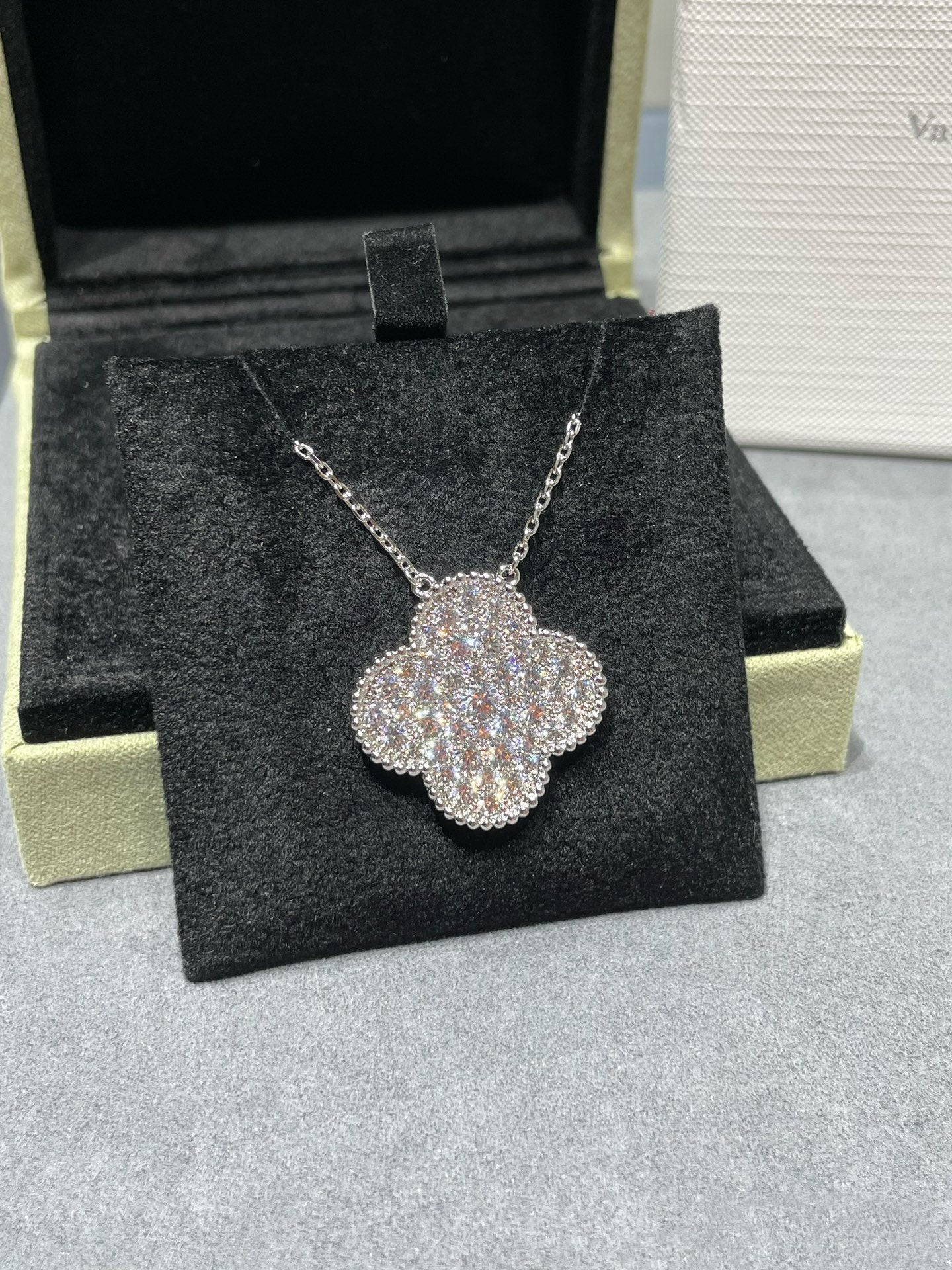 Mysitc CLOVER 25MM LARGE PENDANT DIAMOND PAVED SILVER NECKLACE