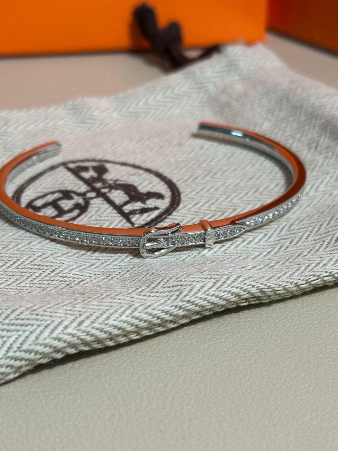 [Mysitc ] DIAMOND-ENCRUSTED BRACELET THREE COLORS