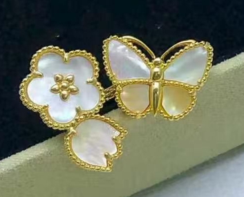 [Mysitc ] 26 NEW CLOVER LUCKY LIGHT YELLOW AND WHITE SET