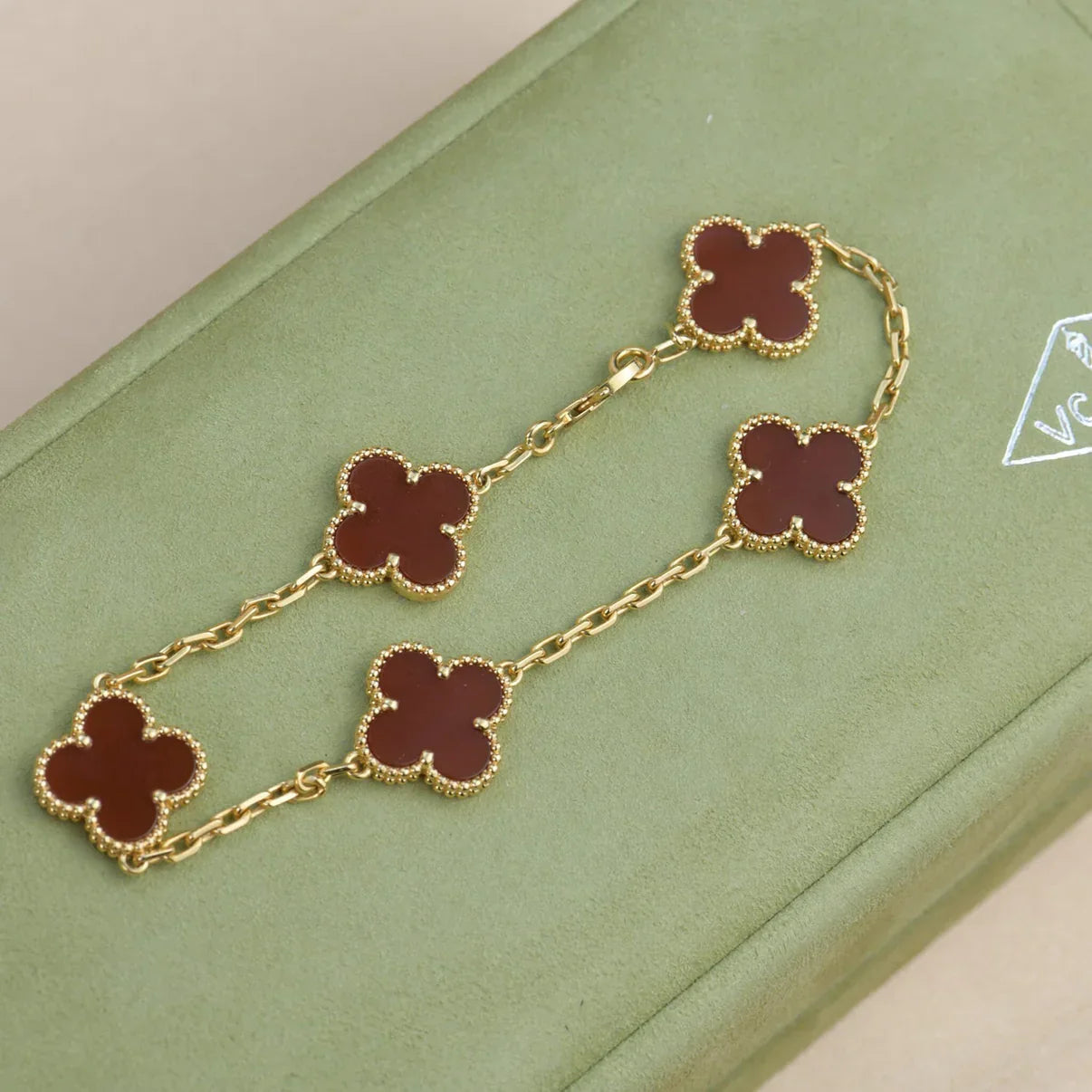 [Mysitc ]New  CLOVER 5 MOTIF RED CORNELIAN BRACELET COLLECTION