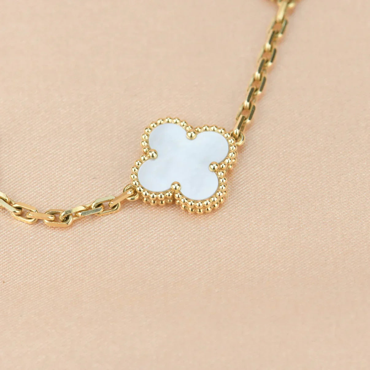 [Mysitc ]New CLOVER WHITE PEARL MOP 5 MOTIF BRACELET COLLECTION