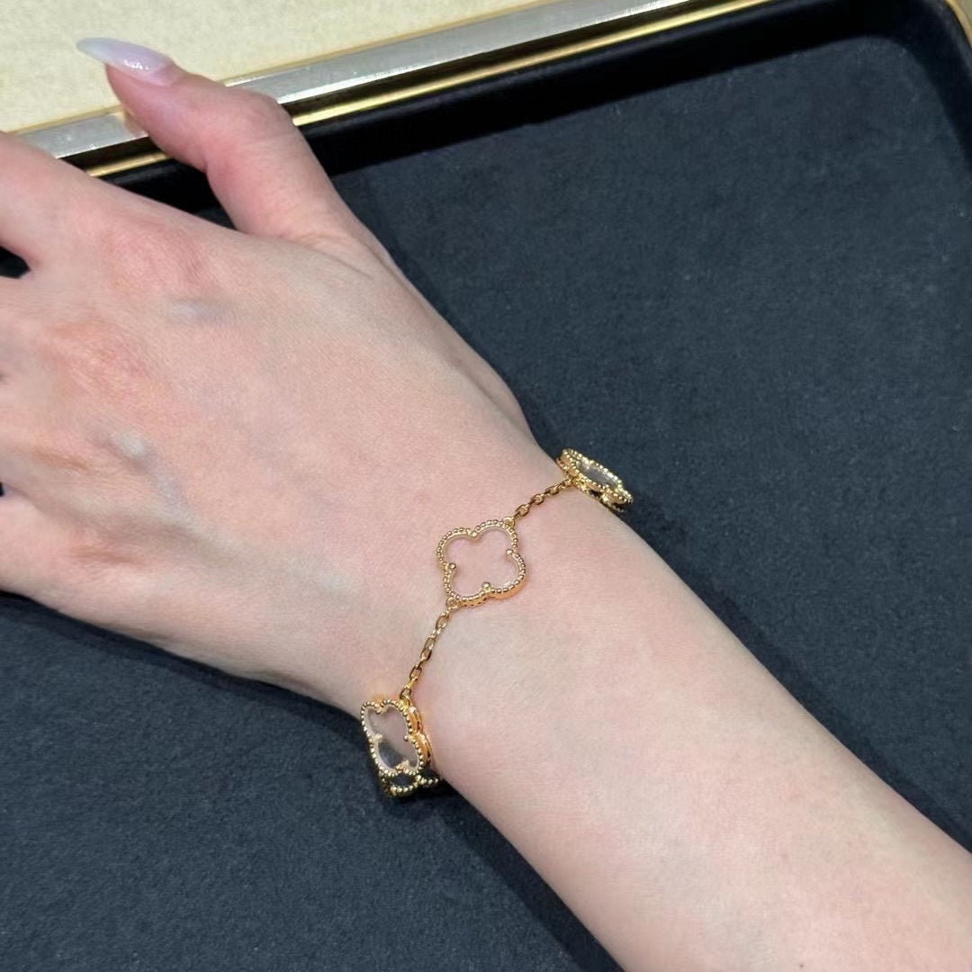 [Mysitc ]New CLOVER 5 MOTIF ROCK CRYSTAL BRACELET