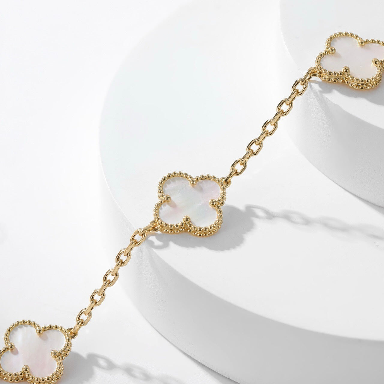 Mysitc CLOVER 10 MOTIFS WHITE MOTHER OF PEARL NECKLACE