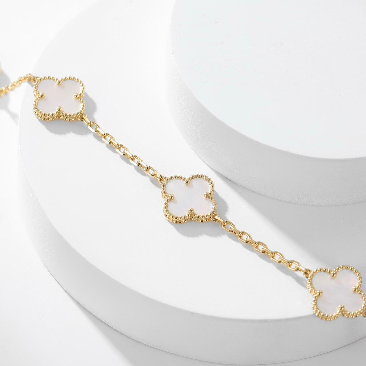 Mysitc CLOVER 10 MOTIFS WHITE MOTHER OF PEARL NECKLACE
