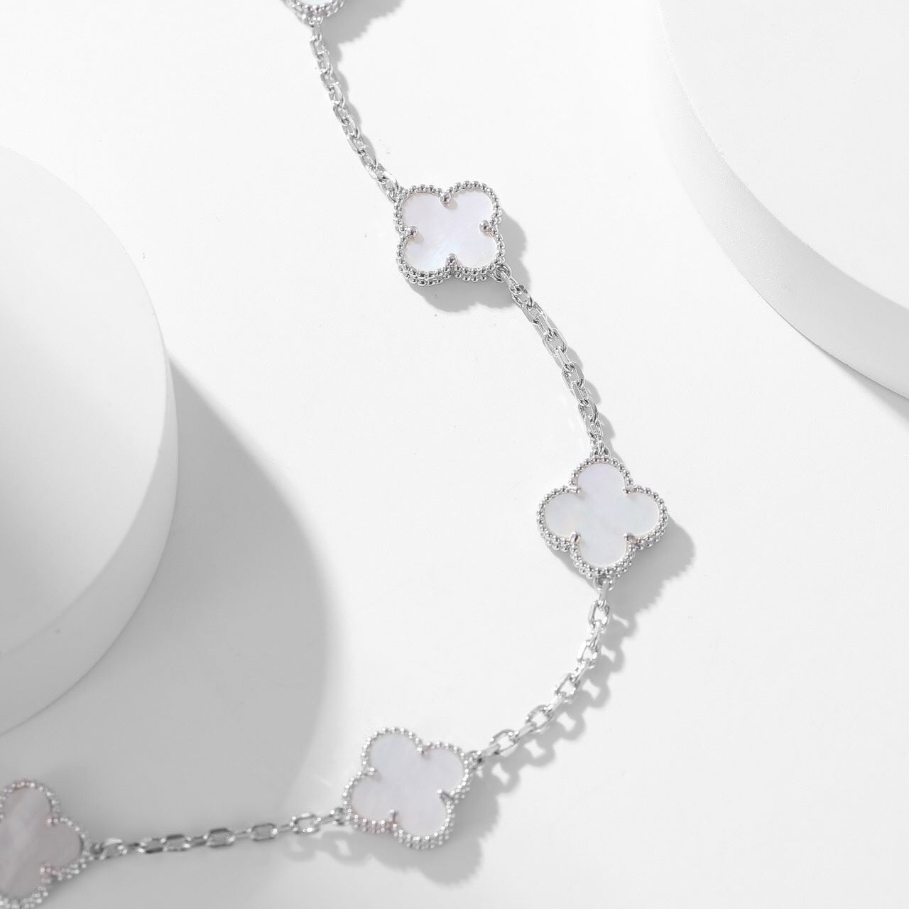 Mysitc CLOVER 10 MOTIFS WHITE MOTHER OF PEARL NECKLACE