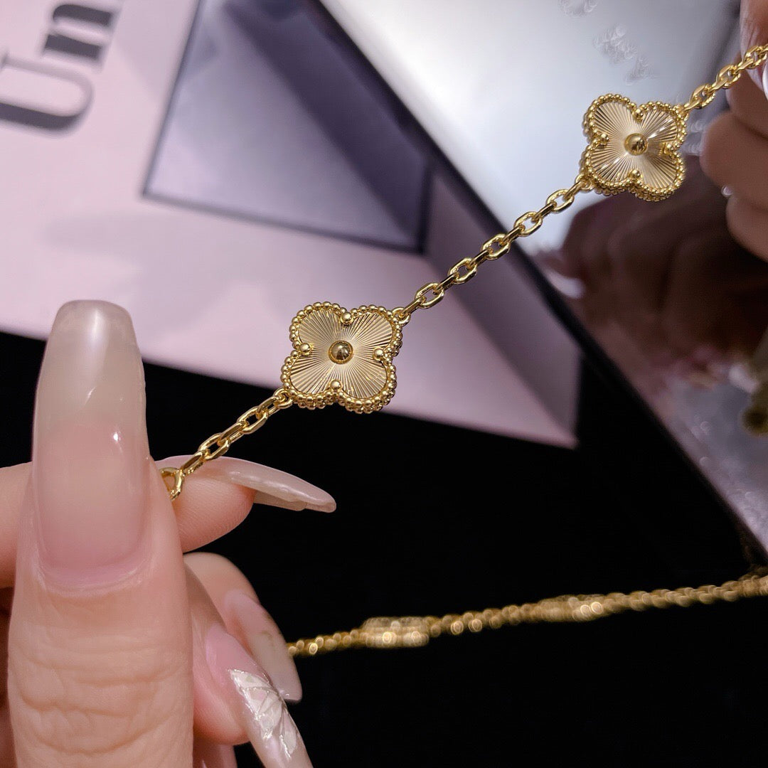 Mysitc CLOVER 10 MOTIFS LASER NECKLACE