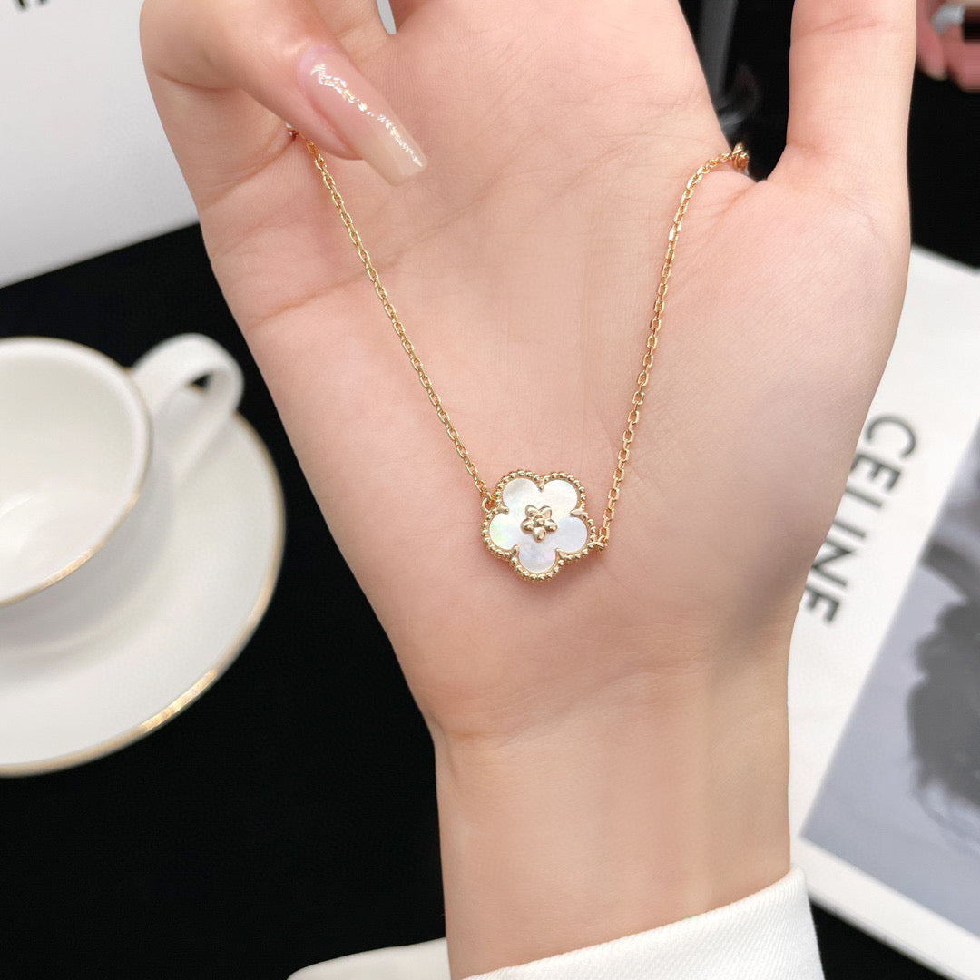 Mysitc LUCKY WHITE MOP PLUM BLOSSOM  BRACELET