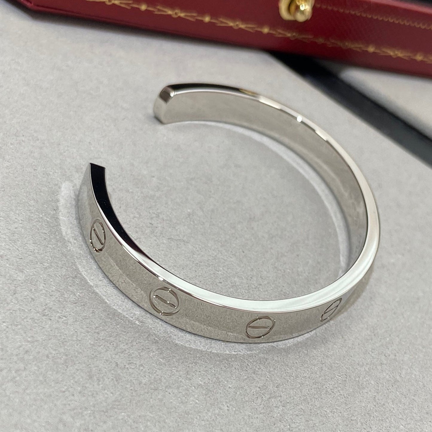 ミスティック ラブブレスレット 6.1mm 1ダイヤ オープンカフ
