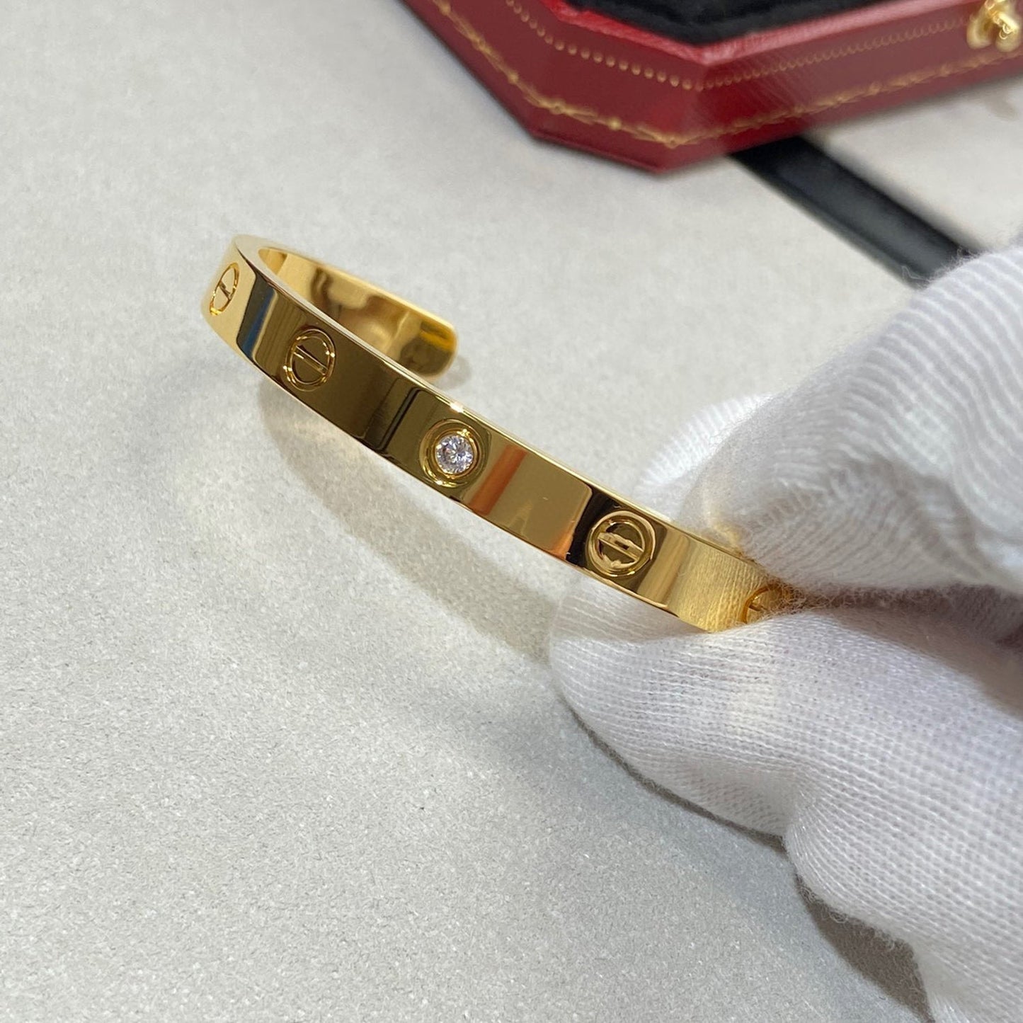 ミスティック ラブブレスレット 6.1mm 1ダイヤ オープンカフ