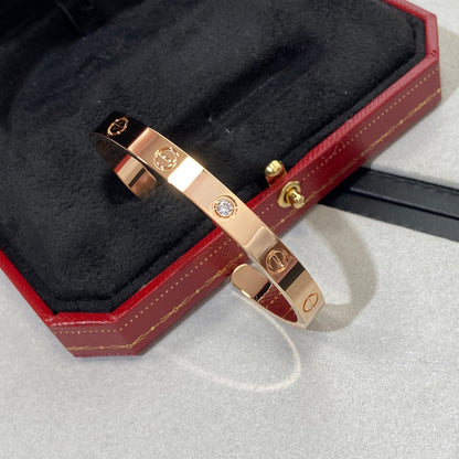 ミスティック ラブブレスレット 6.1mm 1ダイヤ オープンカフ