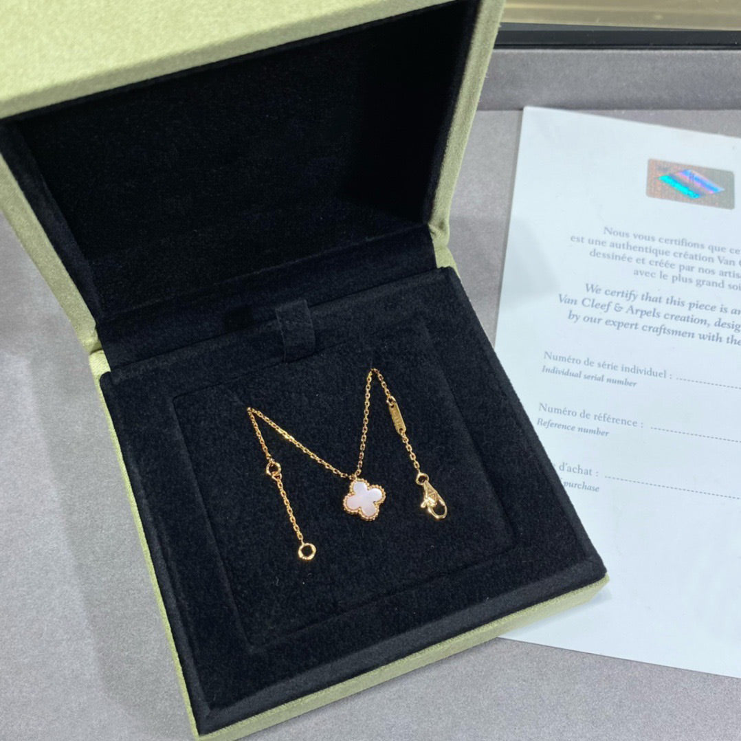 Mysitc CLOVER 15MM PINK MOTHER-OF-PEARL SINGLE FLOWER NECKLACE
