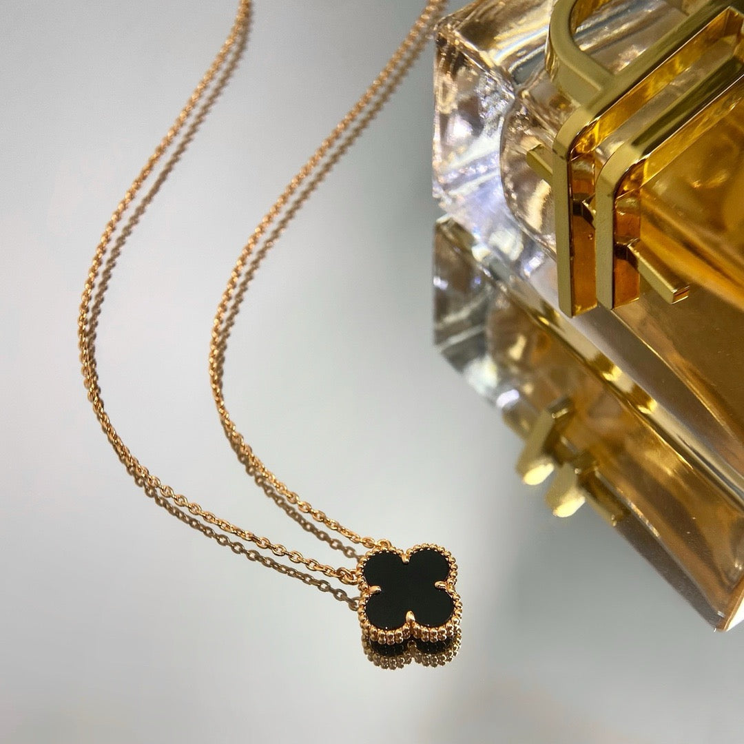 Mysitc CLOVER 15MM BLACK ONYX SINGLE FLOWER NECKLACE