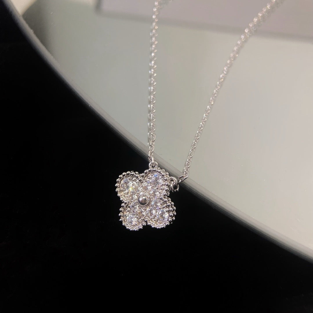 Mysitc CLOVER 15MM DIAMOND SINGLE FLOWER NECKLACE