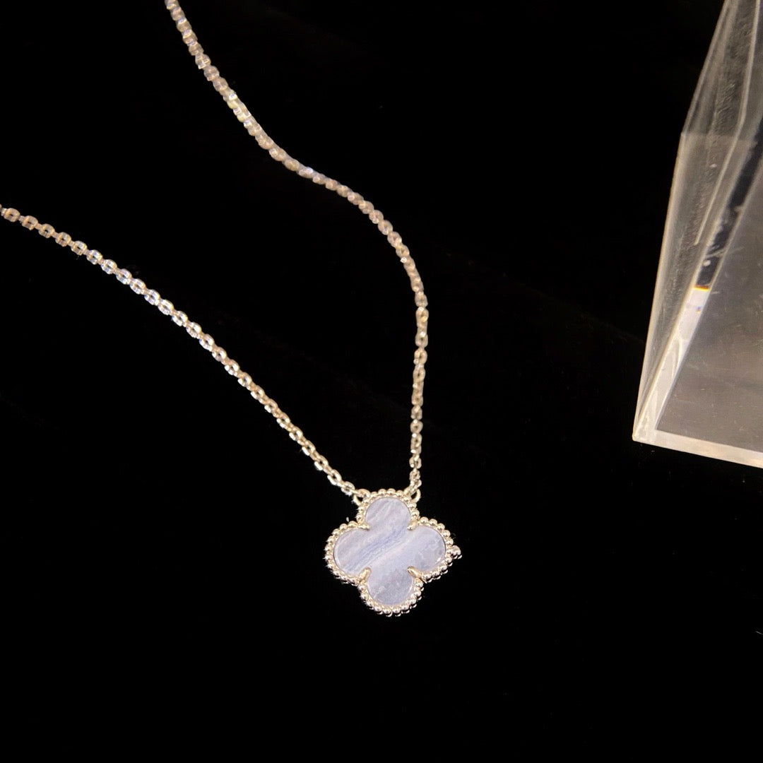 Mysitc CLOVER 15MM BLUE CHALCEDONY NECKLACE SILVER