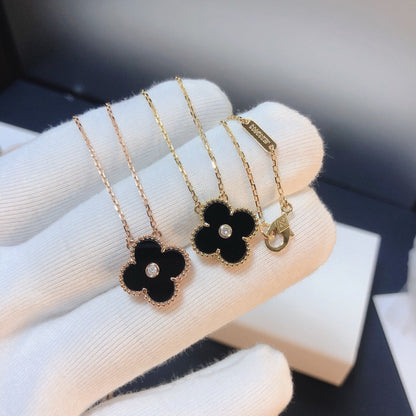 Mysitc CLOVER 15MM DIAMOND ONYX NECKLACE