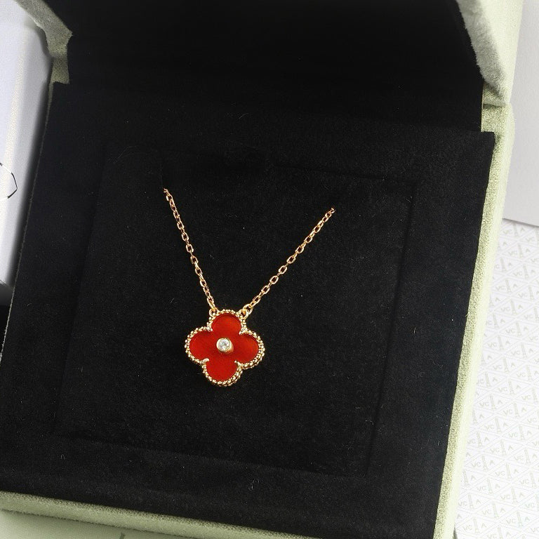 Mysitc CLOVER 15MM DIAMOND CARNELIAN NECKLACE