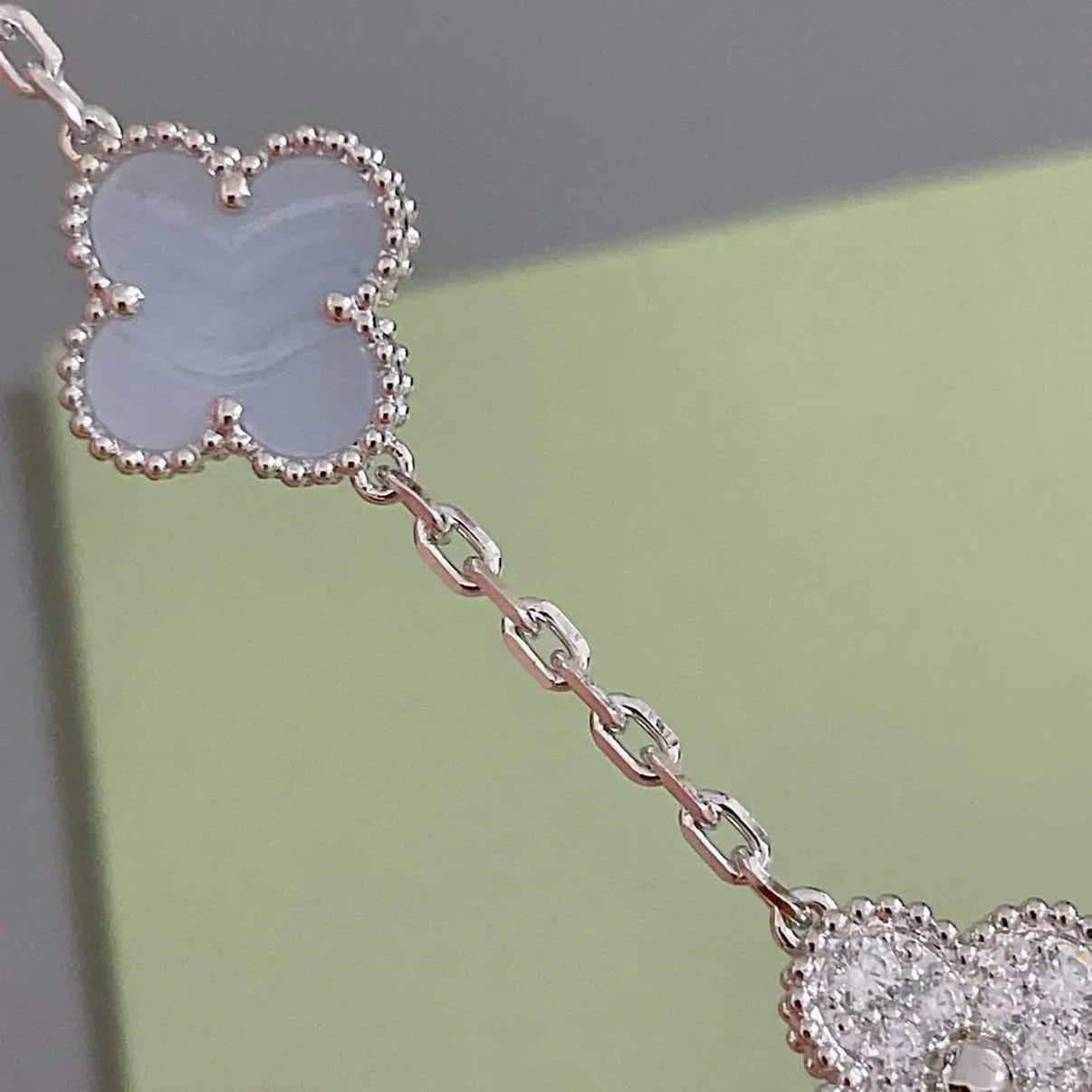 [Mysitc ]New  CLOVER 5 MOTIF PURPLE CHALCEDONY BRACELET COLLECTION