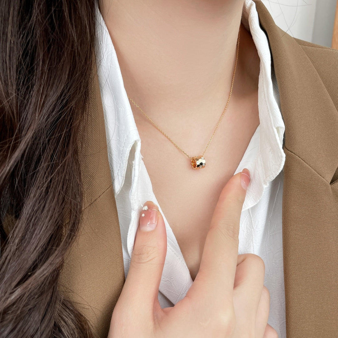 Mysitc BEE MINI PEDANT DIAMOND NECKLACE