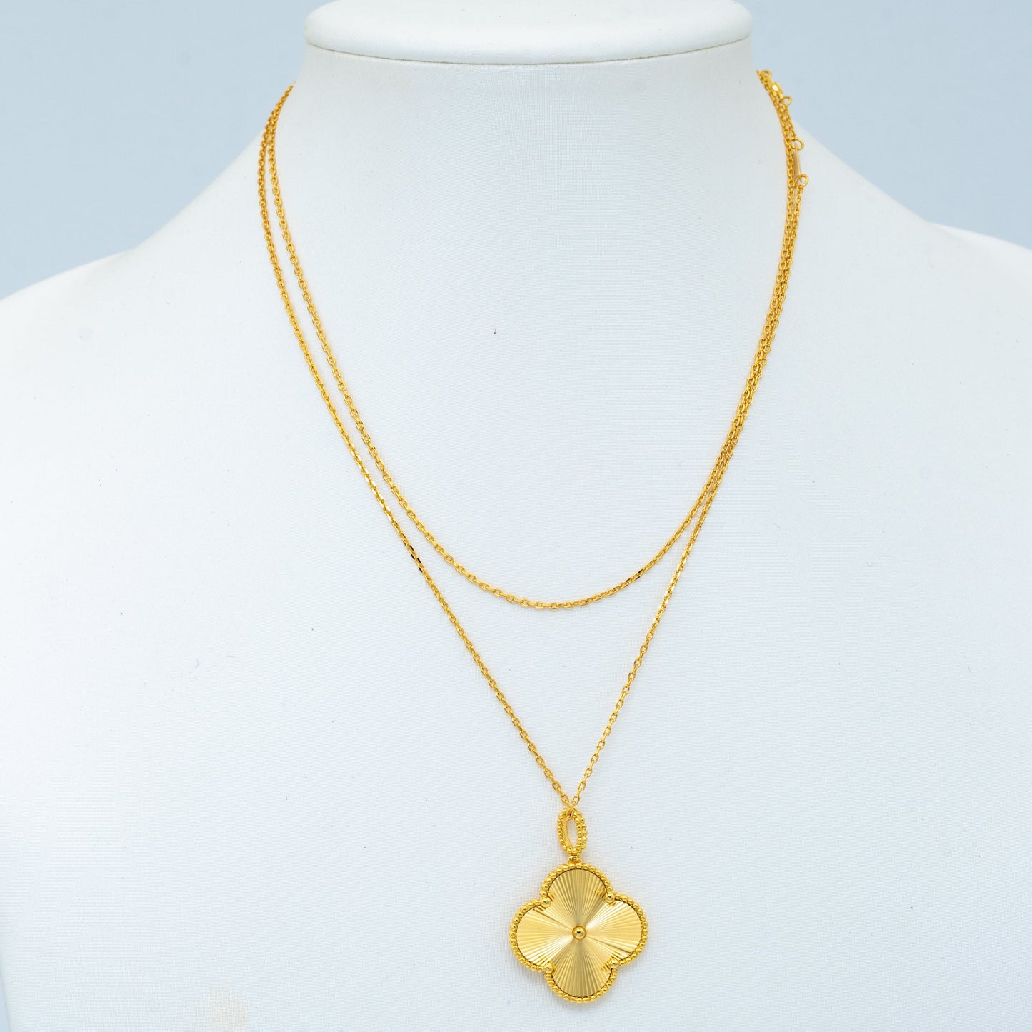 Mysitc CLOVER 25MM PEDANT NECKLACE GOLD