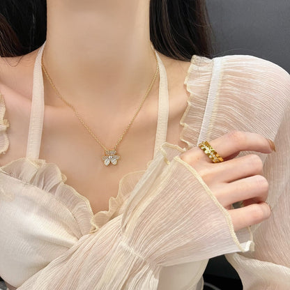 Mysitc FLOWER DIAMOND NECKLACE