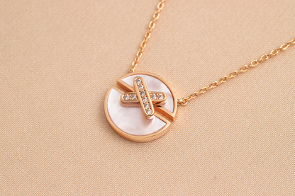 Mysitc JEUX DE PINK GOLD DIAMOND NECKLACE