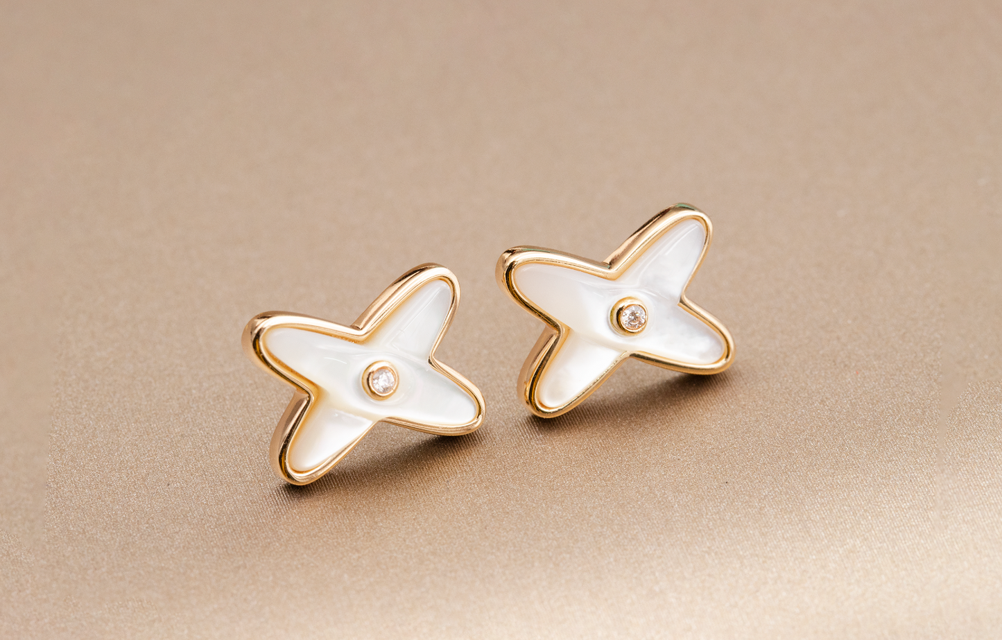 Mysitc JEUX DE WHITE MOP PINK GOLD DIAMOND EARRINGS
