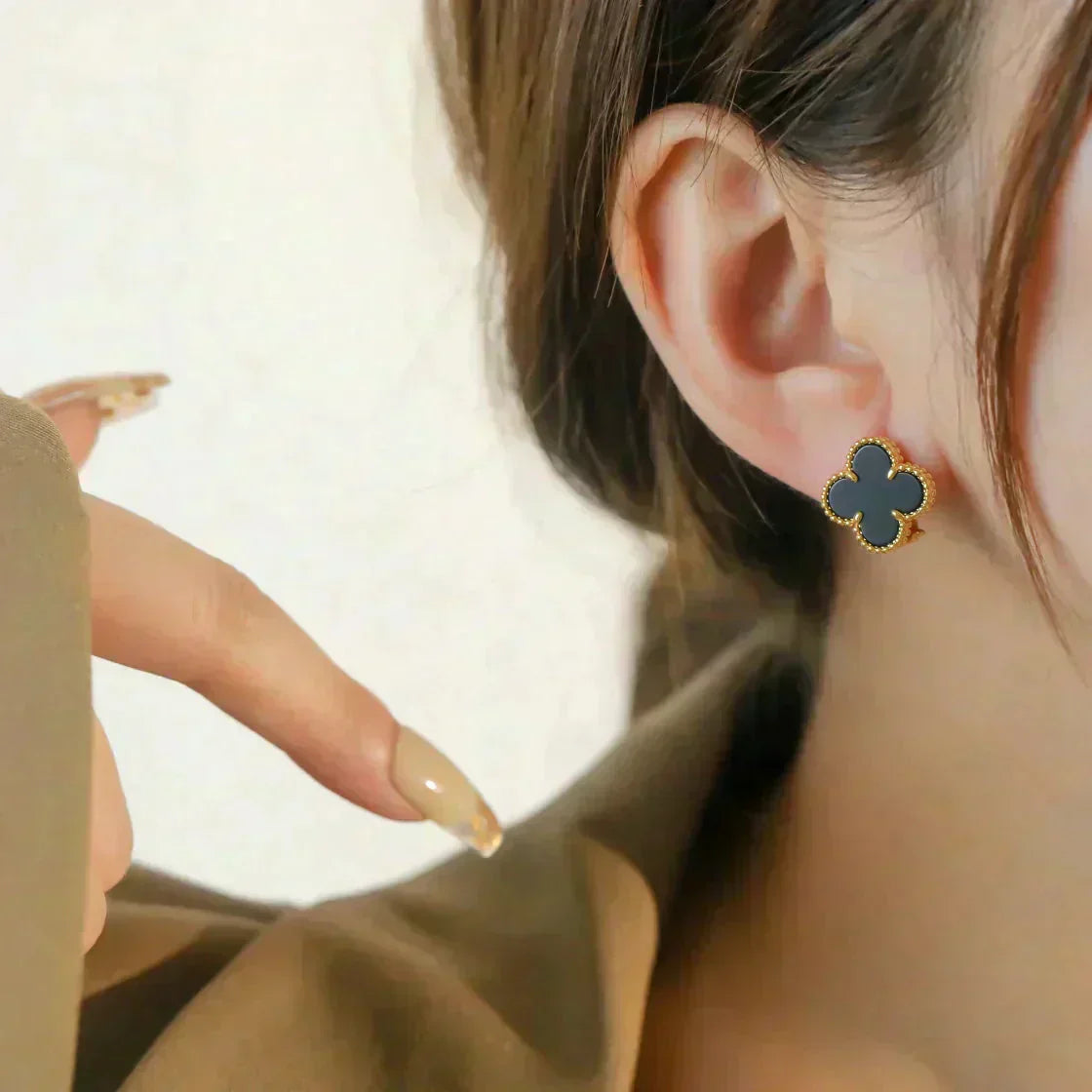 Mysitc CLOVER MEDIUM 1 MOTIFS  ONYX STUD EARRINGS