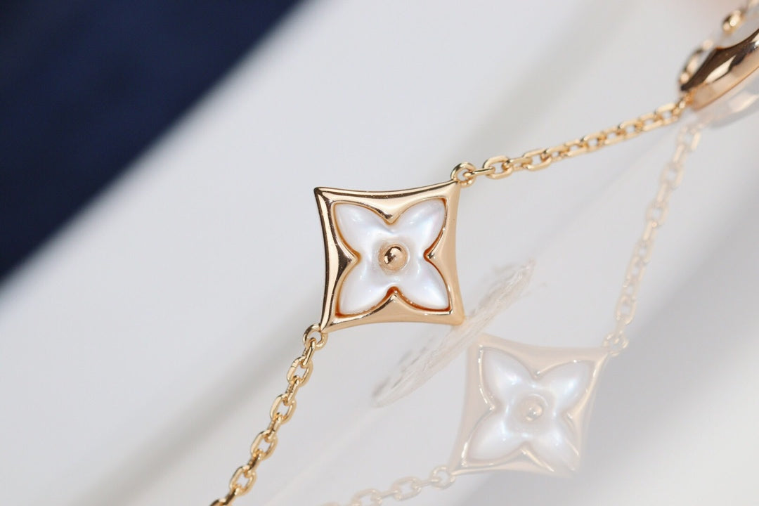 Mysitc LEAF CLOVER BRACELET